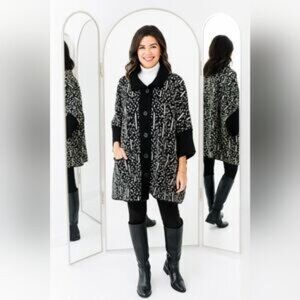 MarlaWynne Black and White Poncho Topper‎ Cardigan Sweater size M NWT